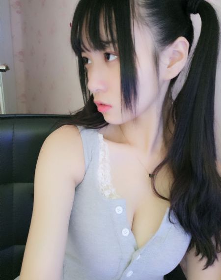 年轻的秘书在线观看